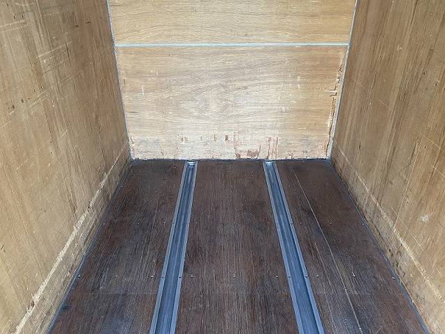 いすゞエルフアルミバン小型（2t・3t）[写真09]