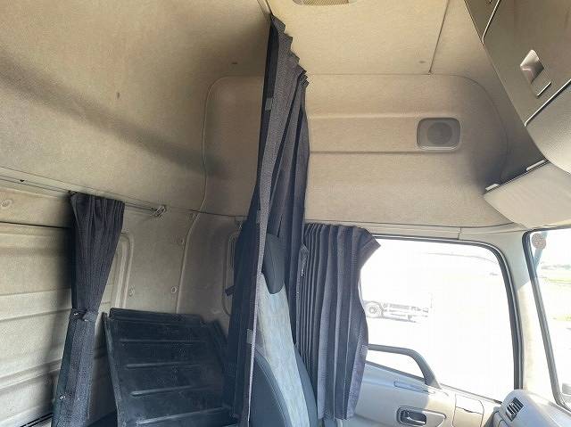 UDトラックスクオンアルミウイング大型（10t）[写真15]