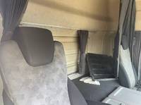 UDトラックスクオンアルミウイング大型（10t）[写真16]