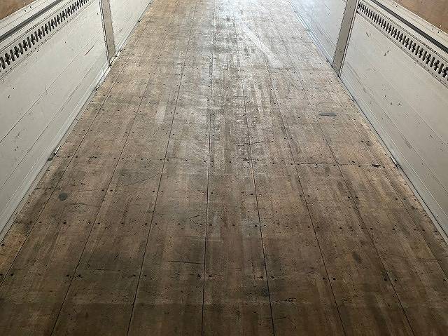 UDトラックスクオンアルミウイング大型（10t）[写真04]