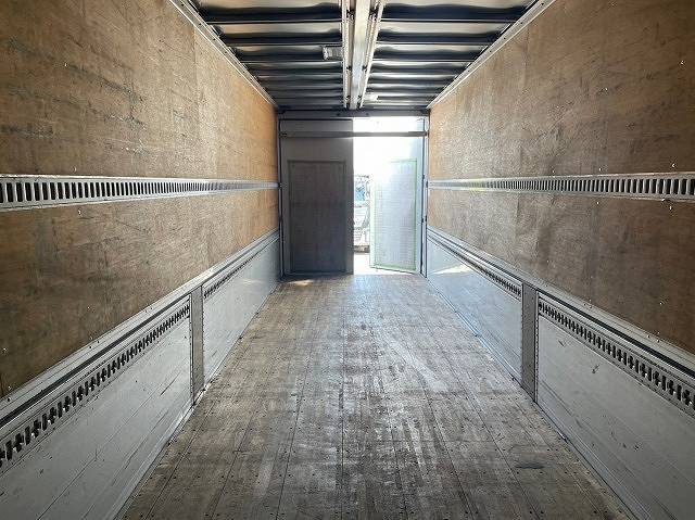 UDトラックスクオンアルミウイング大型（10t）[写真05]