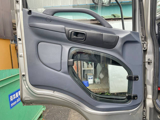 日野レンジャー幌ウイング中型（4t）[写真28]