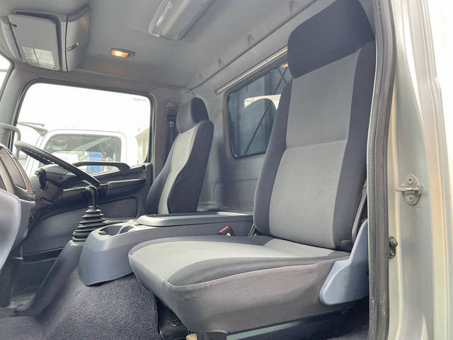 日野レンジャー幌ウイング中型（4t）[写真31]