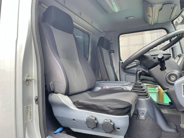 日野レンジャー幌ウイング中型（4t）[写真32]