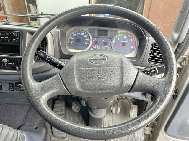 日野レンジャー幌ウイング中型（4t）[写真37]