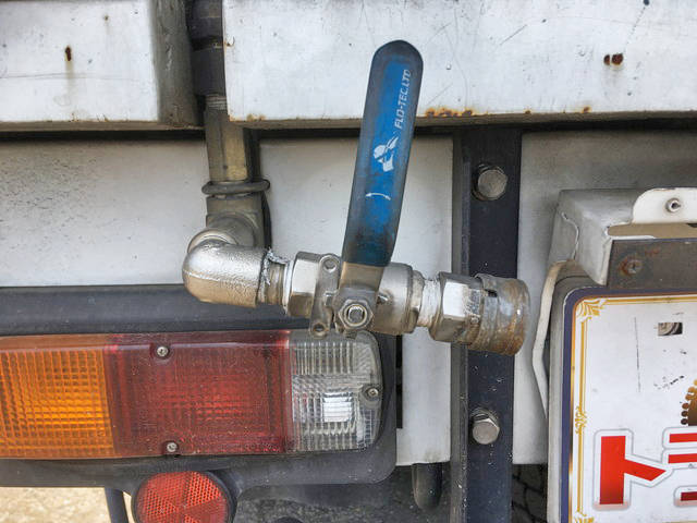 トヨタダイナ高圧洗浄車小型（2t・3t）[写真15]