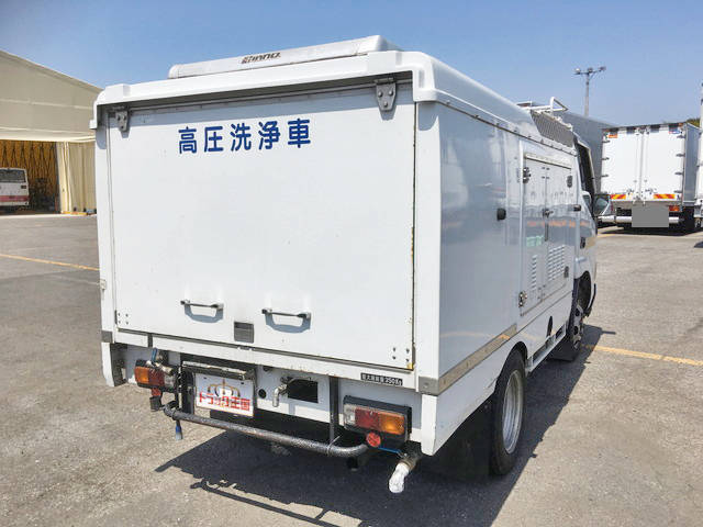 トヨタダイナ高圧洗浄車小型（2t・3t）[写真02]