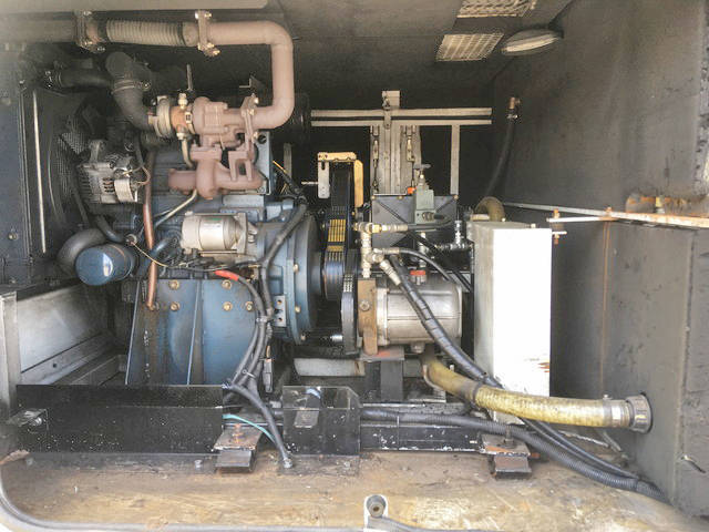 トヨタダイナ高圧洗浄車小型（2t・3t）[写真20]