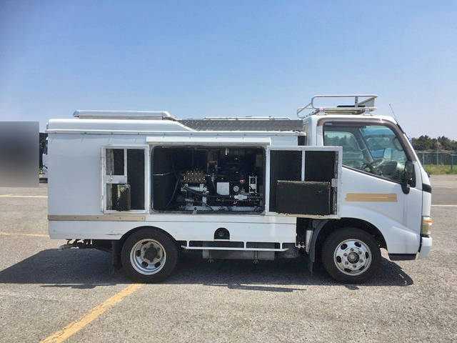 トヨタダイナ高圧洗浄車小型（2t・3t）[写真08]