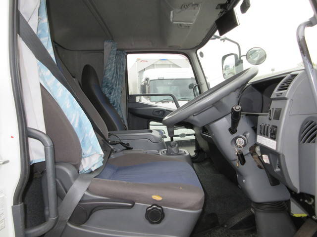 三菱ふそうファイターアルミバン中型（4t）[写真15]