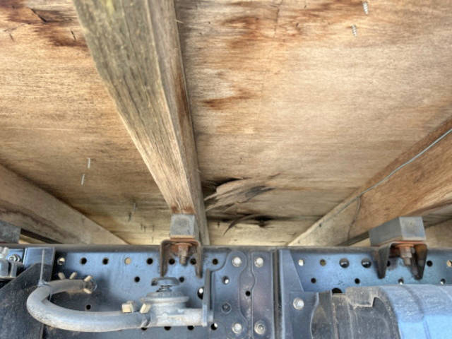 日産アトラス平ボディ小型（2t・3t）[写真16]