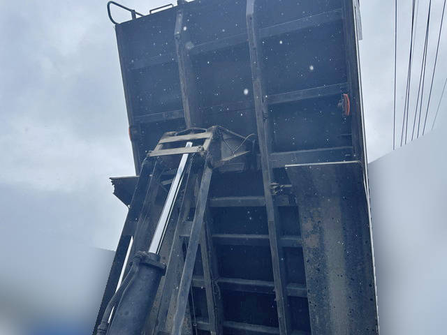 いすゞギガダンプ大型（10t）[写真14]