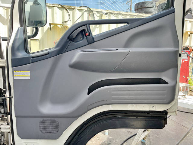 三菱ふそうキャンターアルミバン小型（2t・3t）[写真28]