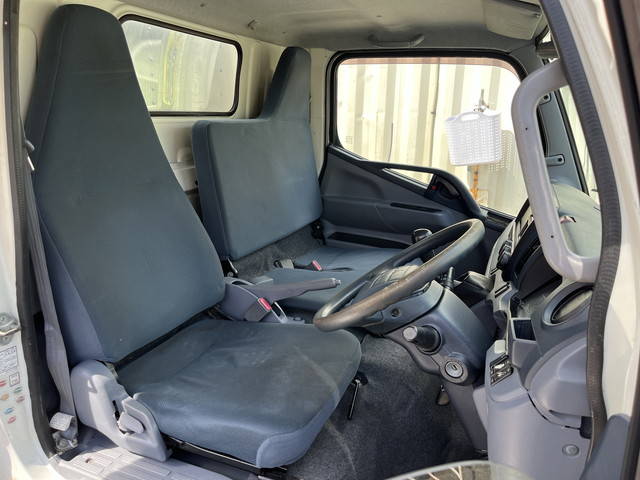 三菱ふそうキャンターアルミバン小型（2t・3t）[写真30]