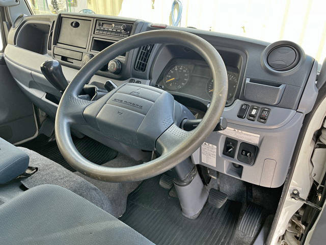 三菱ふそうキャンターアルミバン小型（2t・3t）[写真32]