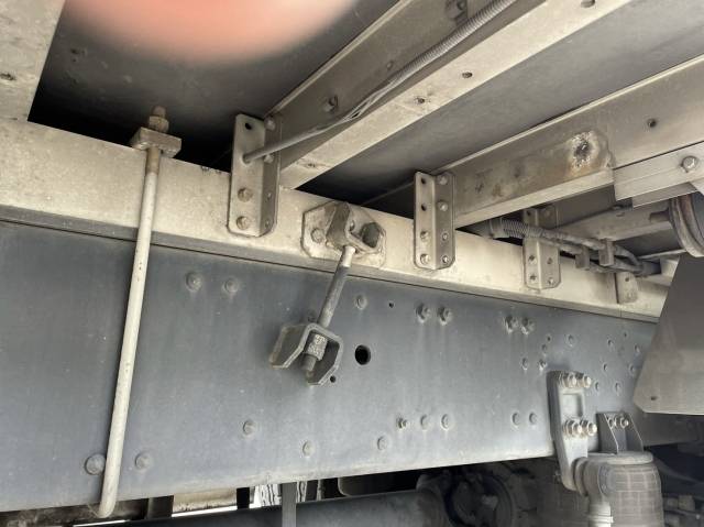 三菱ふそうスーパーグレートアルミウイング大型（10t）[写真25]