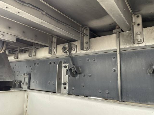 三菱ふそうスーパーグレートアルミウイング大型（10t）[写真26]