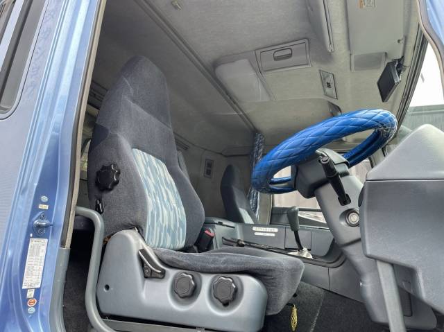 三菱ふそうスーパーグレートアルミウイング大型（10t）[写真32]