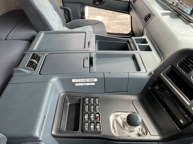 三菱ふそうスーパーグレートアルミウイング大型（10t）[写真33]