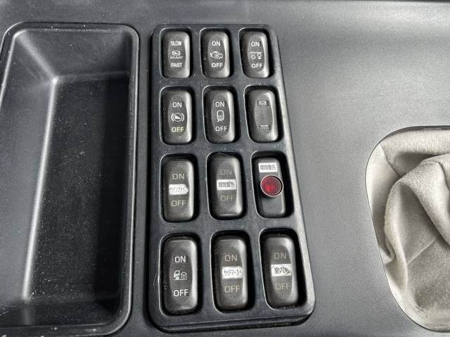 三菱ふそうスーパーグレートアルミウイング大型（10t）[写真39]