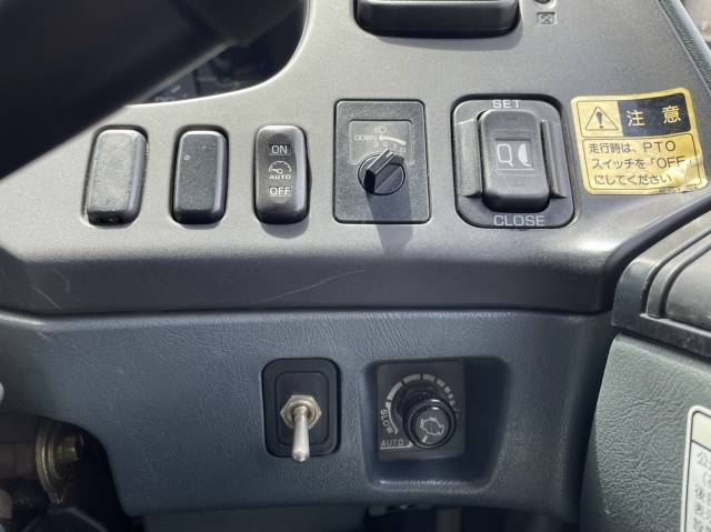 三菱ふそうスーパーグレートアルミウイング大型（10t）[写真40]