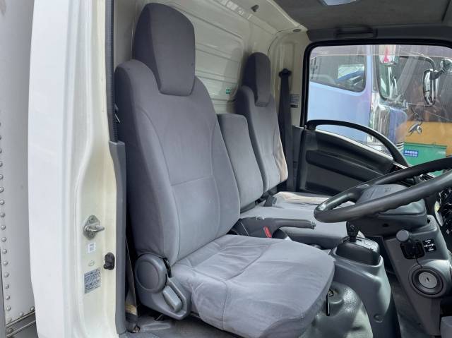 いすゞエルフアルミバン小型（2t・3t）[写真25]