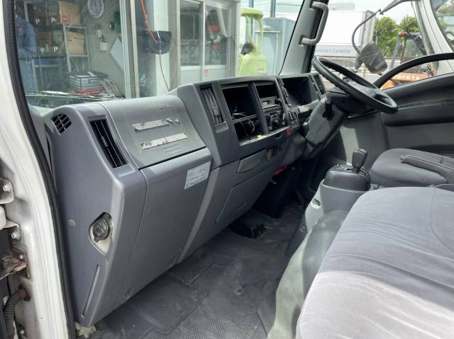 いすゞエルフアルミバン小型（2t・3t）[写真26]