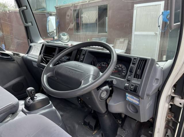 いすゞエルフアルミバン小型（2t・3t）[写真27]