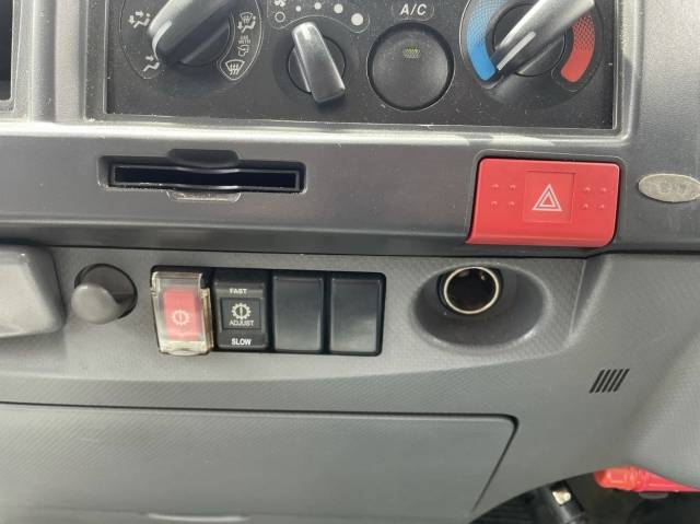 いすゞエルフアルミバン小型（2t・3t）[写真32]