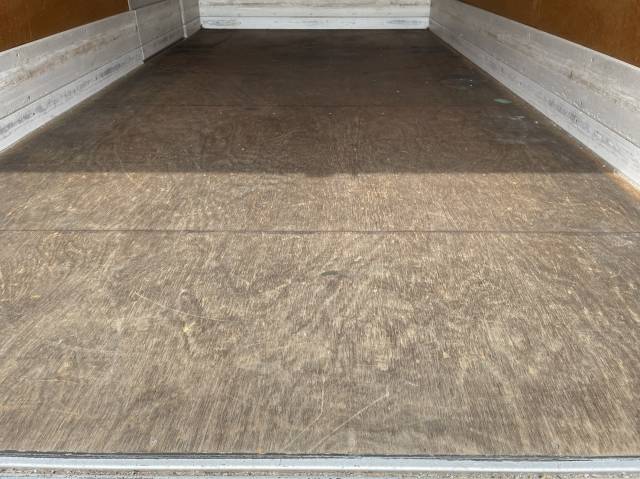 日産アトラスアルミバン小型（2t・3t）[写真17]