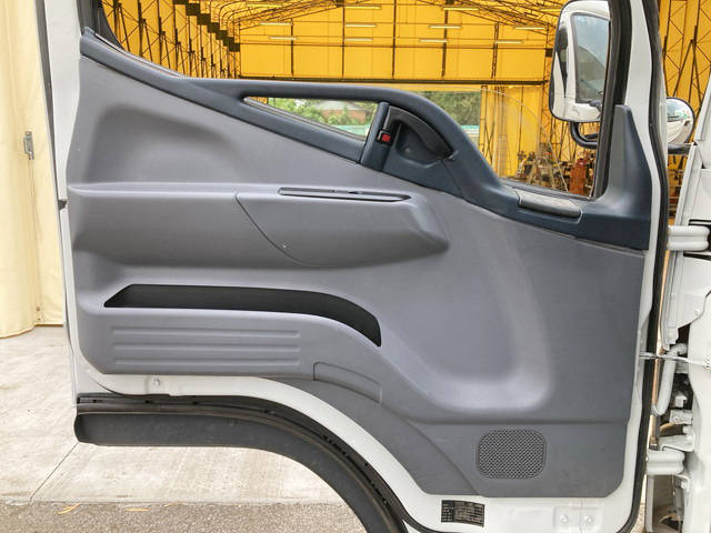 三菱ふそうキャンターアルミバン小型（2t・3t）[写真24]