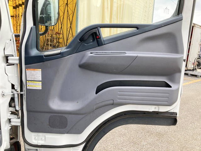 三菱ふそうキャンターアルミバン小型（2t・3t）[写真25]