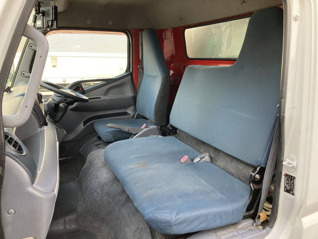 三菱ふそうキャンターアルミバン小型（2t・3t）[写真26]