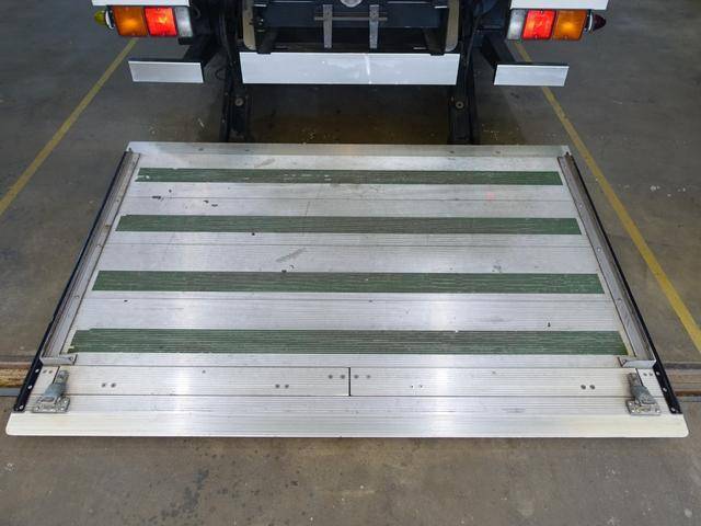 三菱ふそうキャンターアルミバン小型（2t・3t）[写真11]