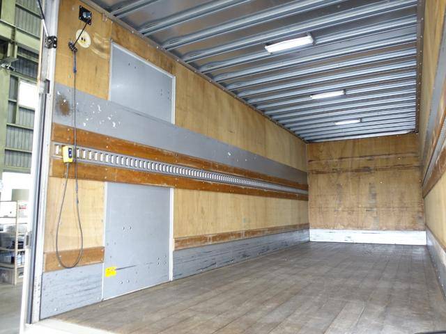 三菱ふそうキャンターアルミバン小型（2t・3t）[写真14]