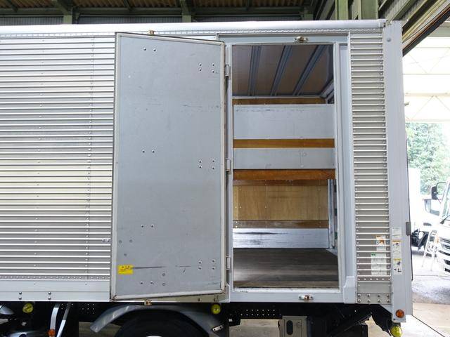 三菱ふそうキャンターアルミバン小型（2t・3t）[写真17]