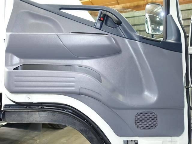 三菱ふそうキャンターアルミバン小型（2t・3t）[写真27]
