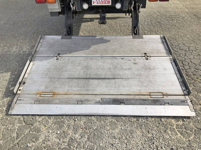 いすゞフォワード冷凍車（冷蔵車）中型（4t）[写真16]