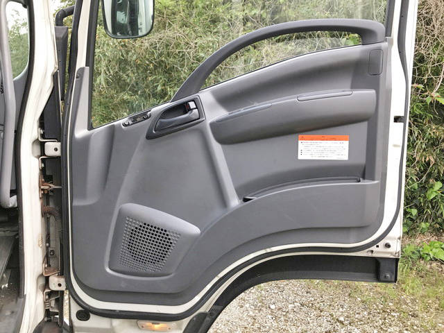 いすゞフォワード冷凍車（冷蔵車）中型（4t）[写真25]