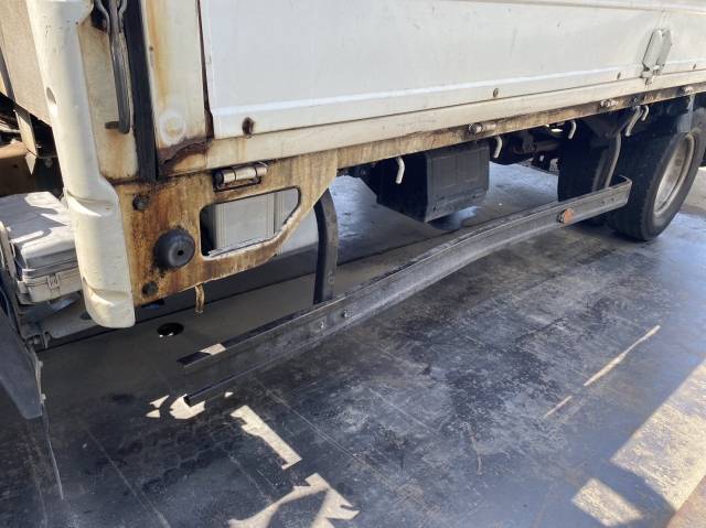 いすゞエルフ平ボディ小型（2t・3t）[写真16]