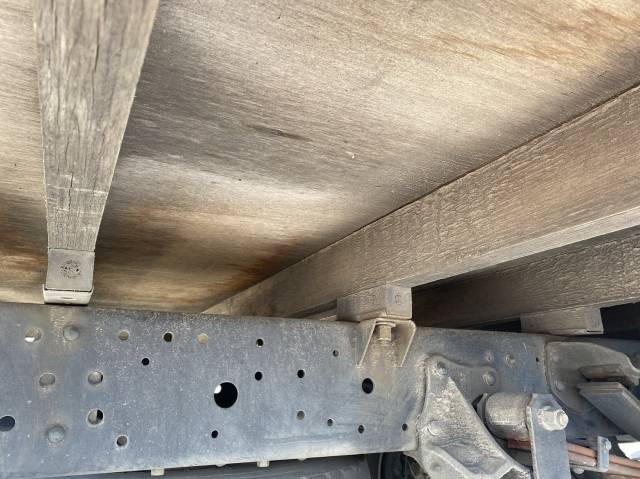 いすゞエルフ平ボディ小型（2t・3t）[写真19]