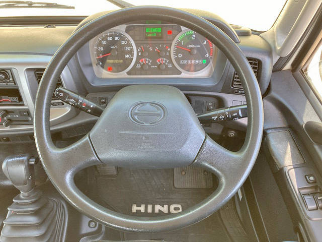 日野レンジャー平ボディ中型（4t）[写真34]