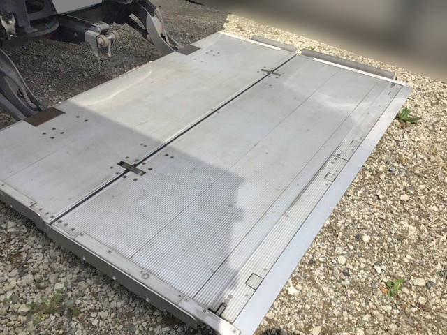 日野レンジャー冷凍車（冷蔵車）中型（4t）[写真12]