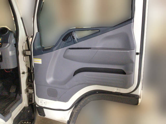 三菱ふそうキャンターパネルバン小型（2t・3t）[写真30]
