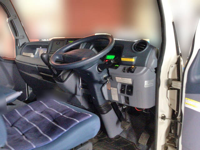 三菱ふそうキャンターパネルバン小型（2t・3t）[写真33]