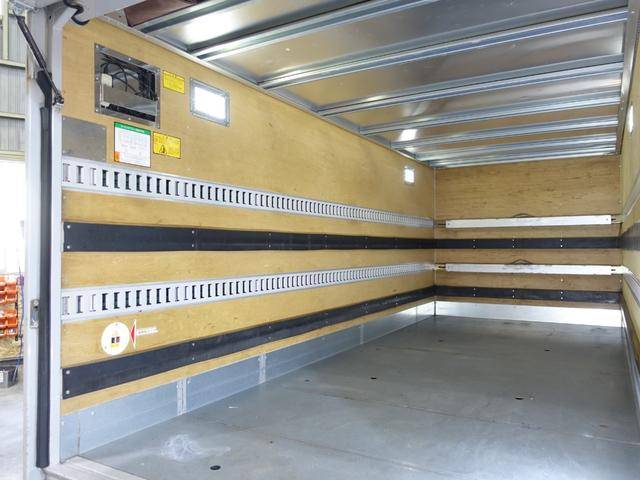 三菱ふそうキャンターアルミバン小型（2t・3t）[写真13]