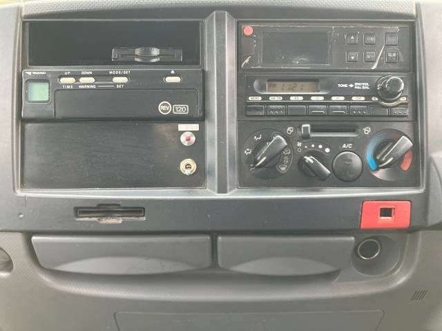 いすゞエルフ冷凍車（冷蔵車）小型（2t・3t）[写真11]