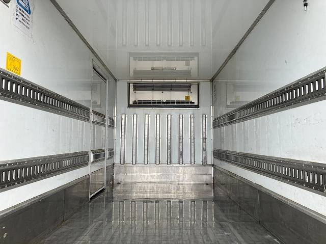 いすゞエルフ冷凍車（冷蔵車）小型（2t・3t）[写真05]