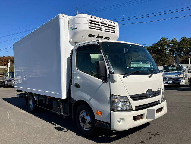 日野デュトロ冷凍車（冷蔵車）小型（2t・3t）TKG-XZU710M [写真01]