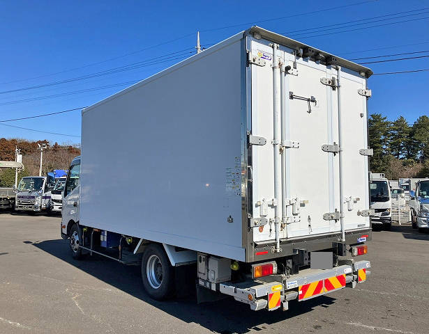 日野デュトロ冷凍車（冷蔵車）小型（2t・3t）[写真02]